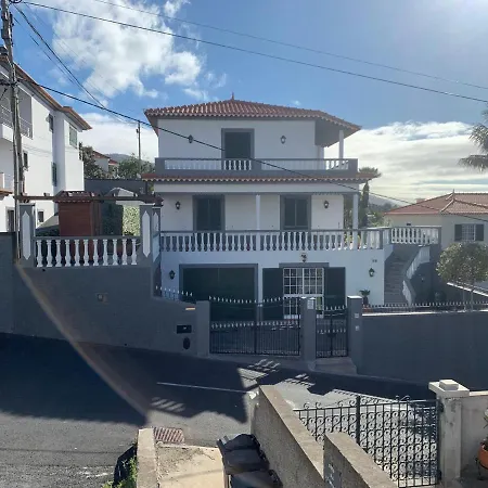 Apt- Sleeps 2 - Pool & Parking - Madeira Apartamento