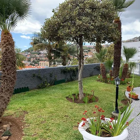 Apt- Sleeps 2 - Pool & Parking - Madeira Apartamento *